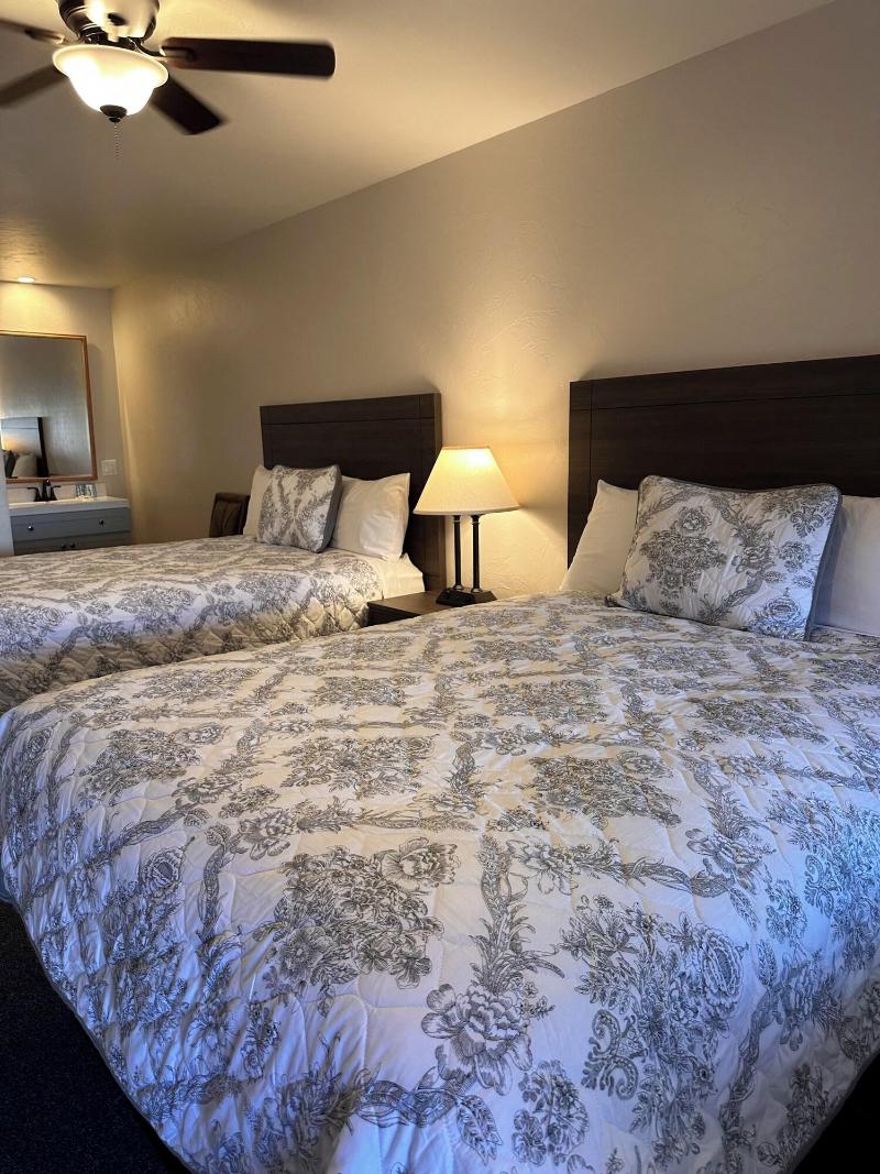 Lee Vining Motel image