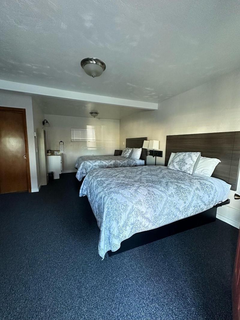 Lee Vining Motel image