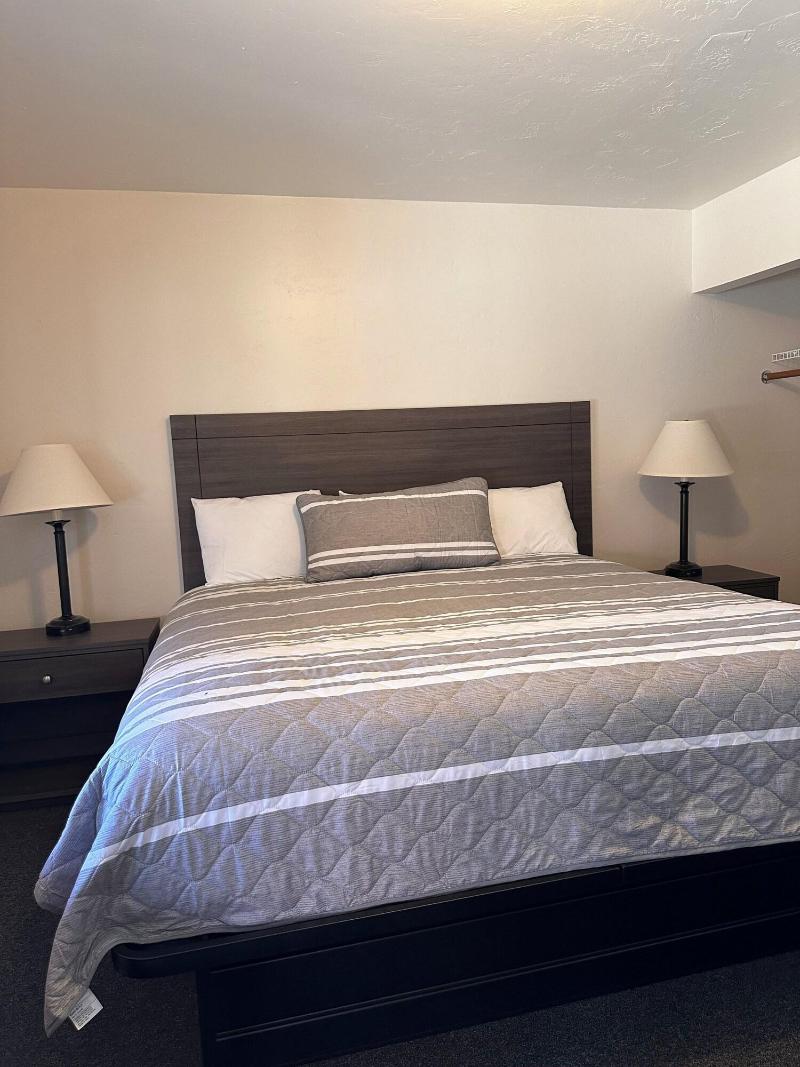 Lee Vining Motel image
