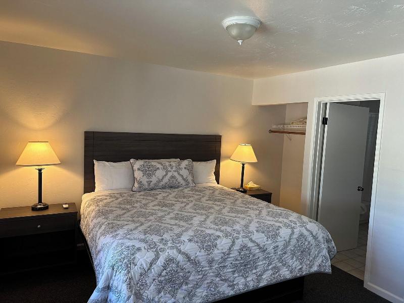 Lee Vining Motel image