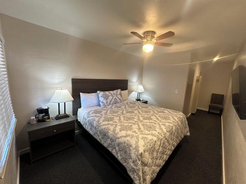 Lee Vining Motel image