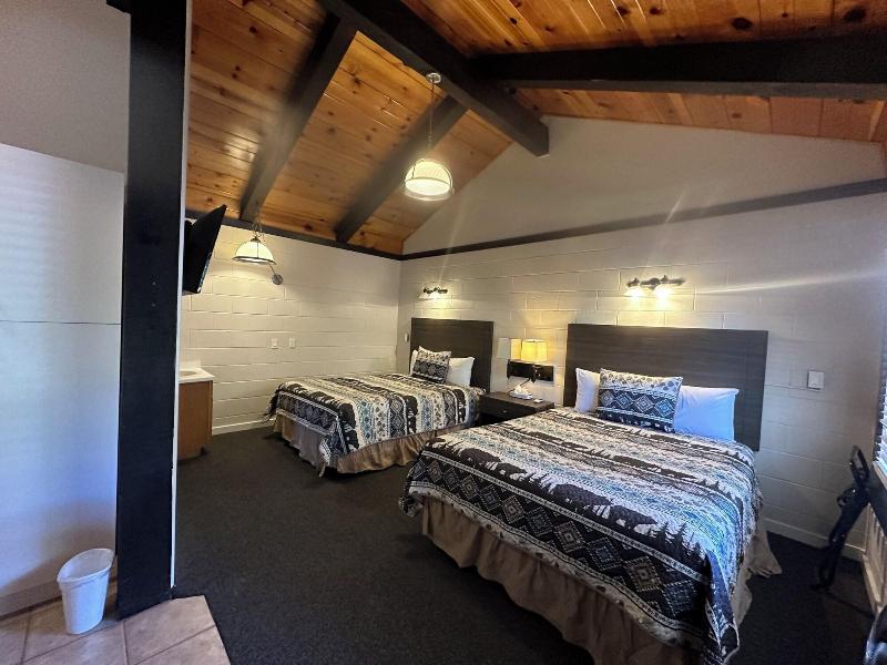 Lee Vining Motel image