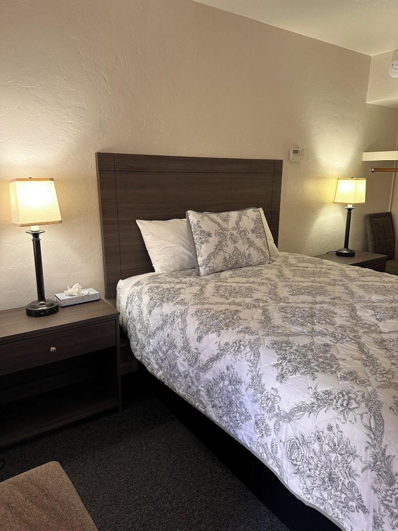 Lee Vining Motel image