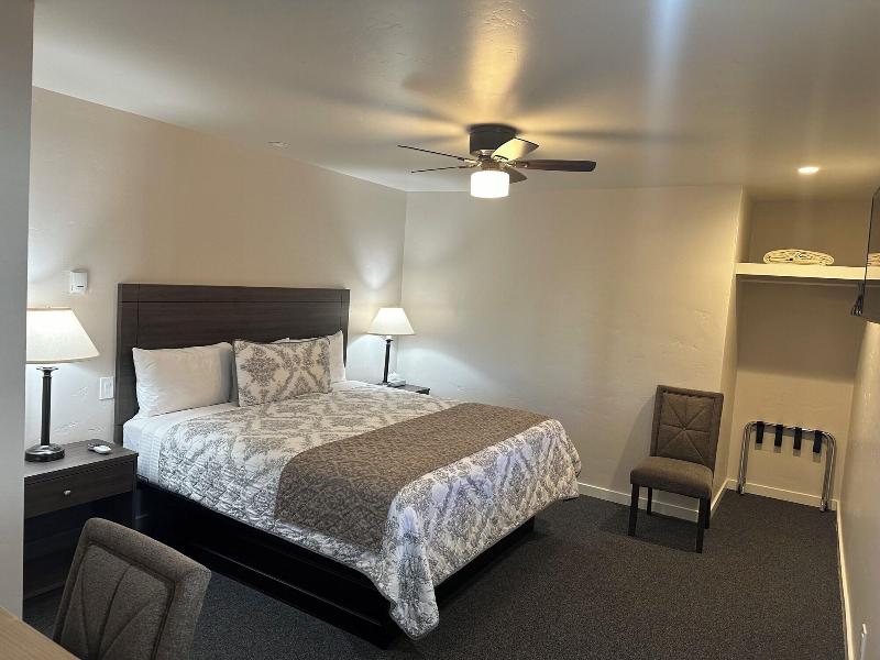 Lee Vining Motel image