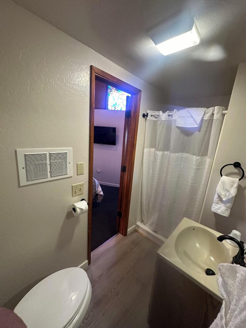 Lee Vining Motel image