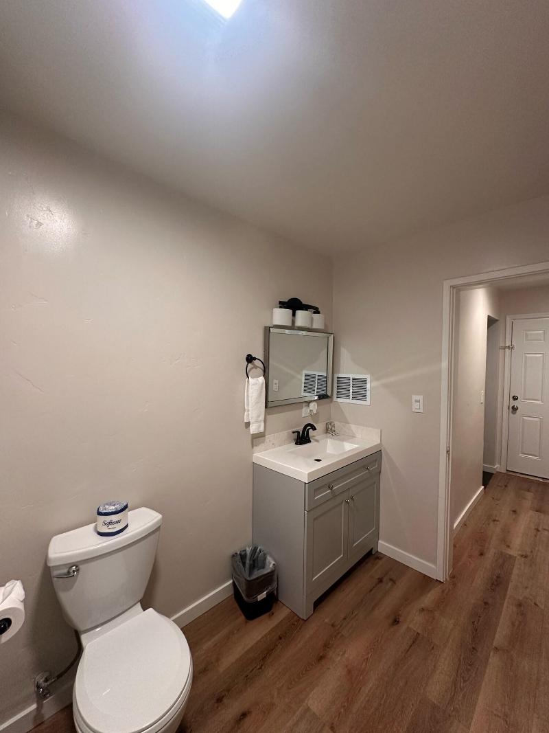 Lee Vining Motel image
