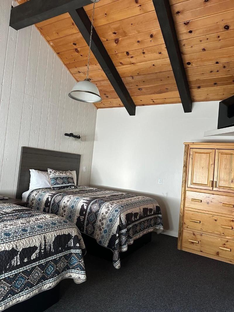 Lee Vining Motel image