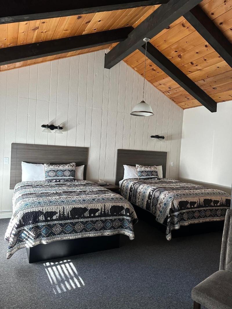 Lee Vining Motel image