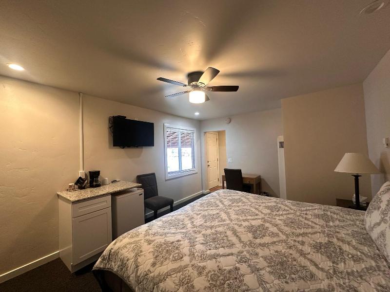 Lee Vining Motel image