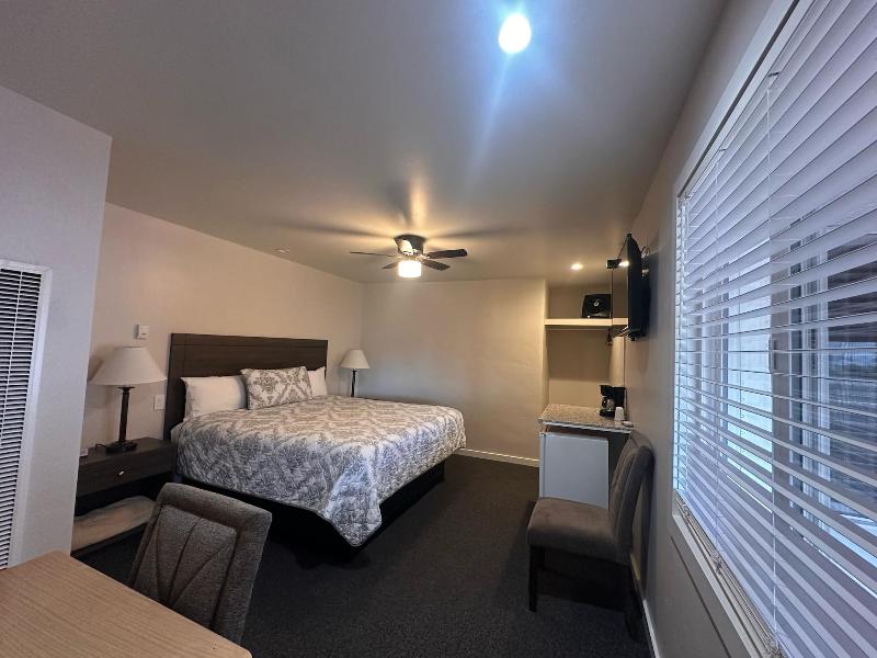 Lee Vining Motel image