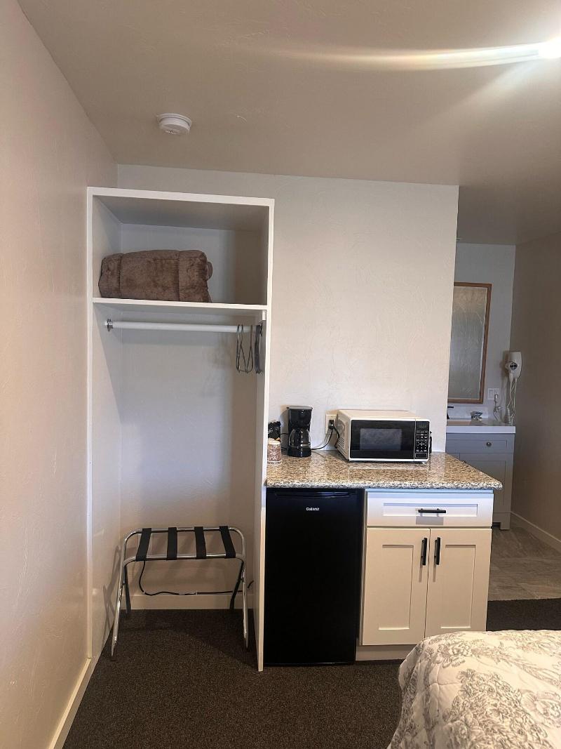 Lee Vining Motel image