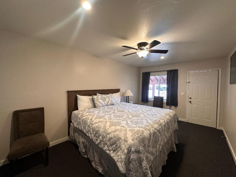 Lee Vining Motel image