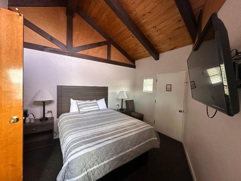 Lee Vining Motel image