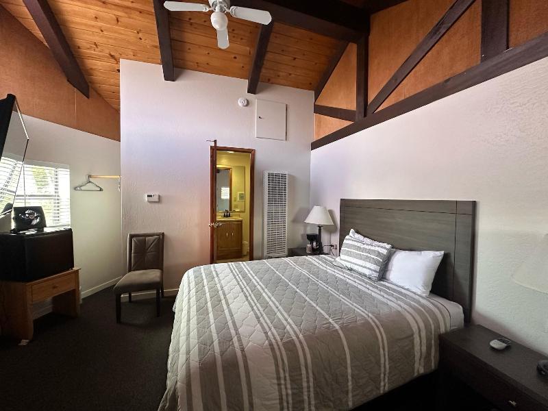 Lee Vining Motel image