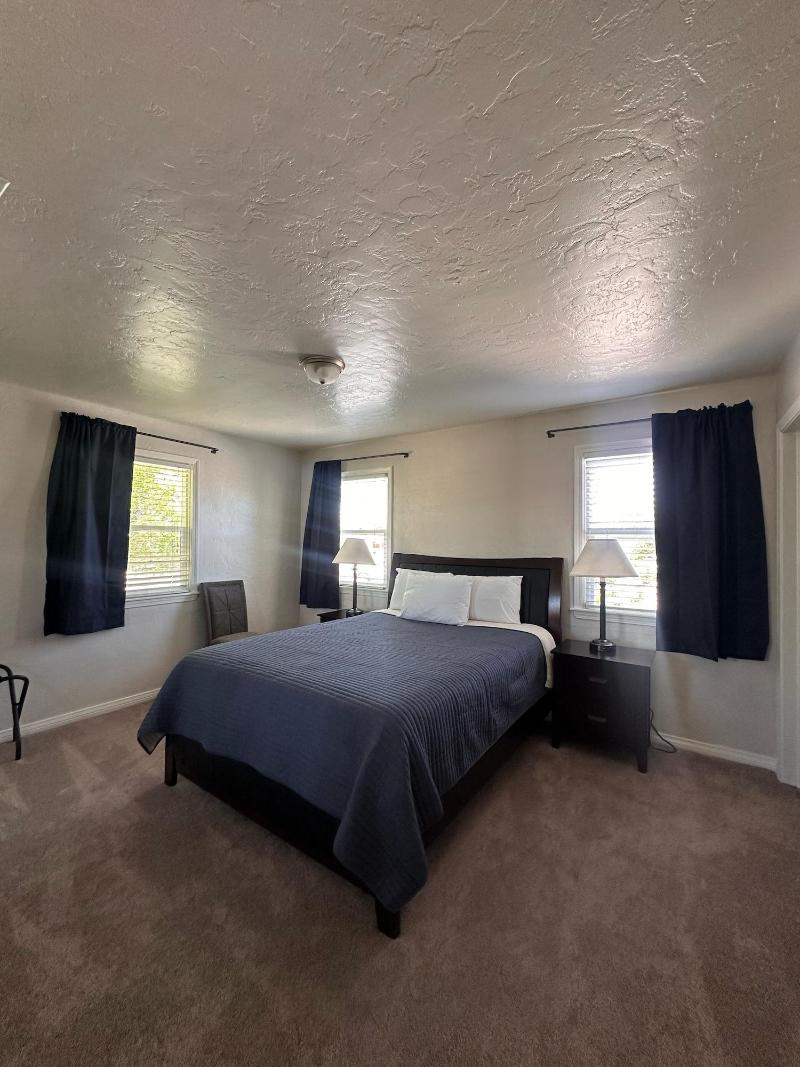Lee Vining Motel image