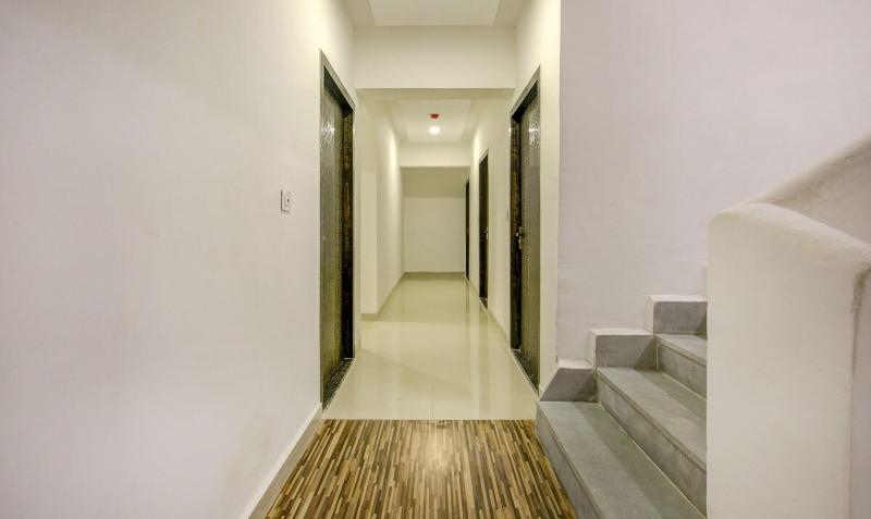 Treebo Kings Inn Vashi image