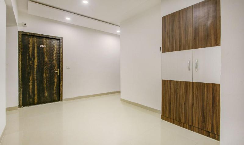 Treebo Kings Inn Vashi image