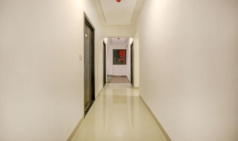 Treebo Kings Inn Vashi image