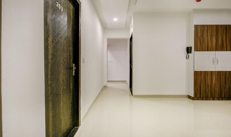Treebo Kings Inn Vashi image