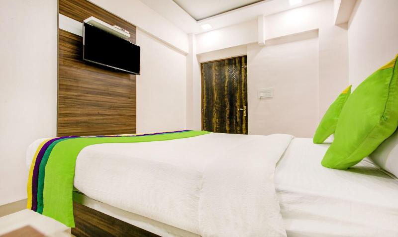 Treebo Kings Inn Vashi image