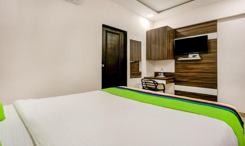 Treebo Kings Inn Vashi image