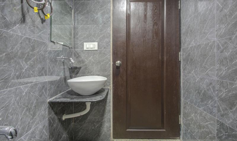 Treebo Kings Inn Vashi image