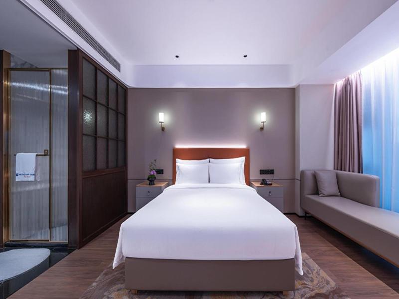 Wyndham Grand Plaza Royale Ningbo image