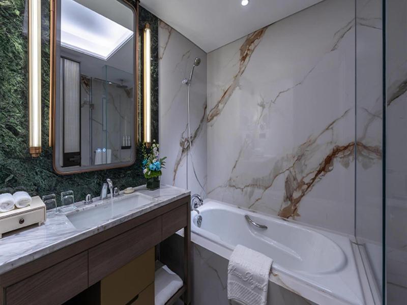 Wyndham Grand Plaza Royale Ningbo image