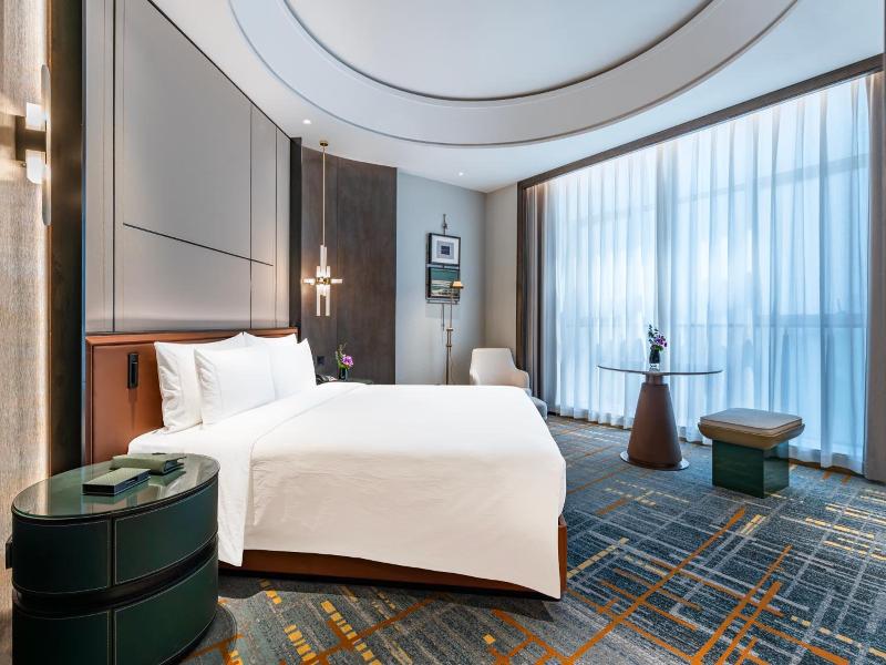 Wyndham Grand Plaza Royale Ningbo image