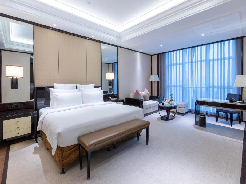 Wyndham Grand Plaza Royale Ningbo image