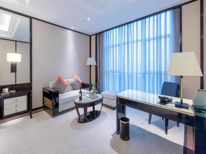 Wyndham Grand Plaza Royale Ningbo image