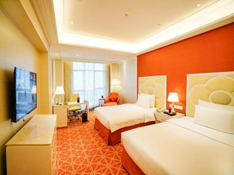 Wyndham Grand Plaza Royale Ningbo image