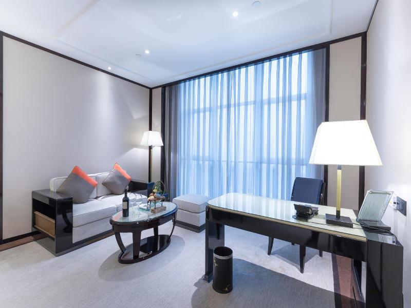 Wyndham Grand Plaza Royale Ningbo image