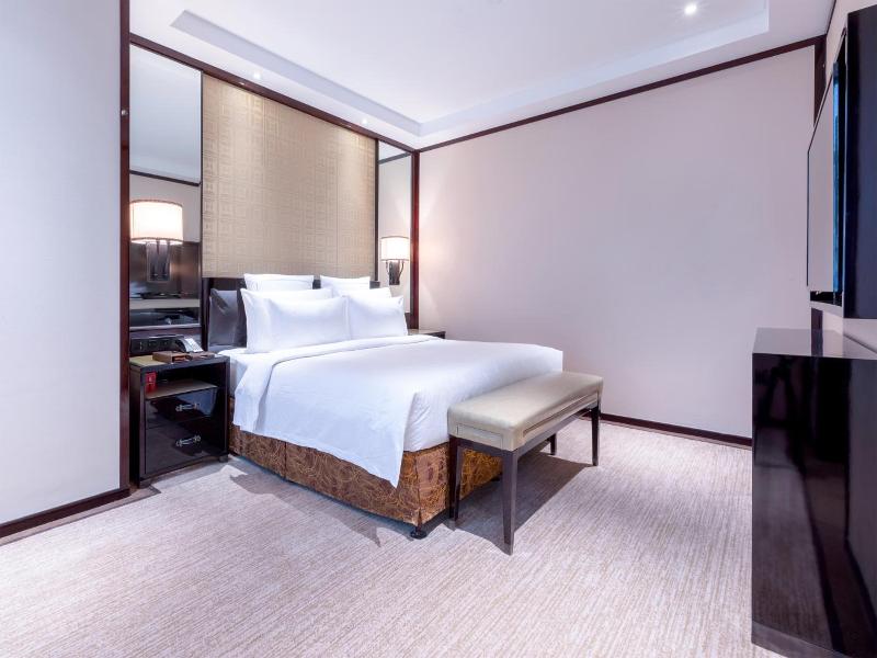Wyndham Grand Plaza Royale Ningbo image