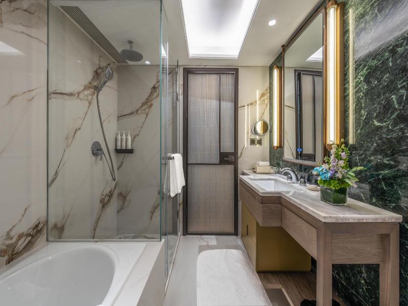 Wyndham Grand Plaza Royale Ningbo image