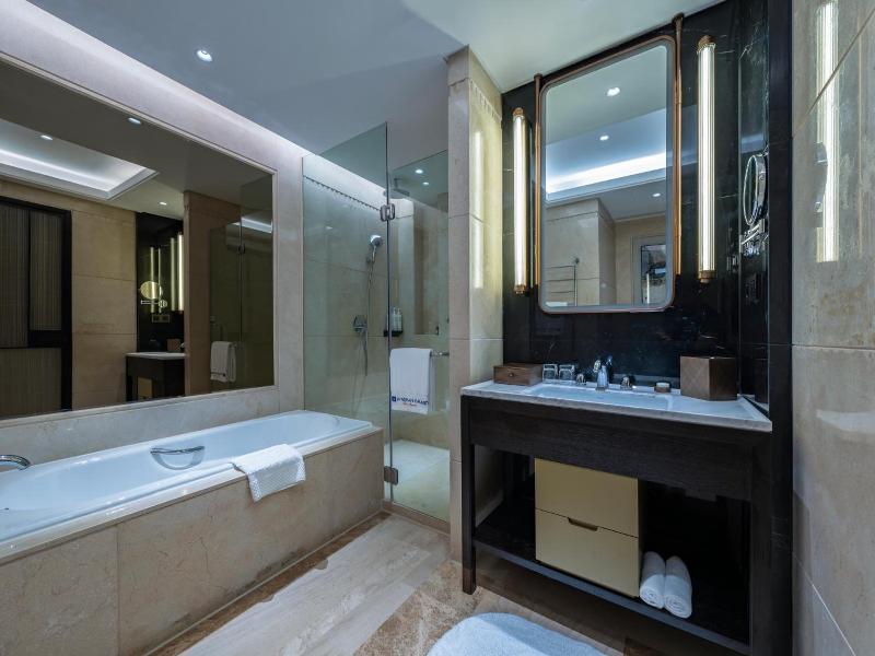 Wyndham Grand Plaza Royale Ningbo image