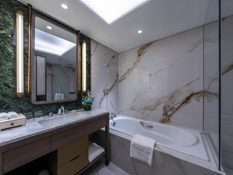 Wyndham Grand Plaza Royale Ningbo image