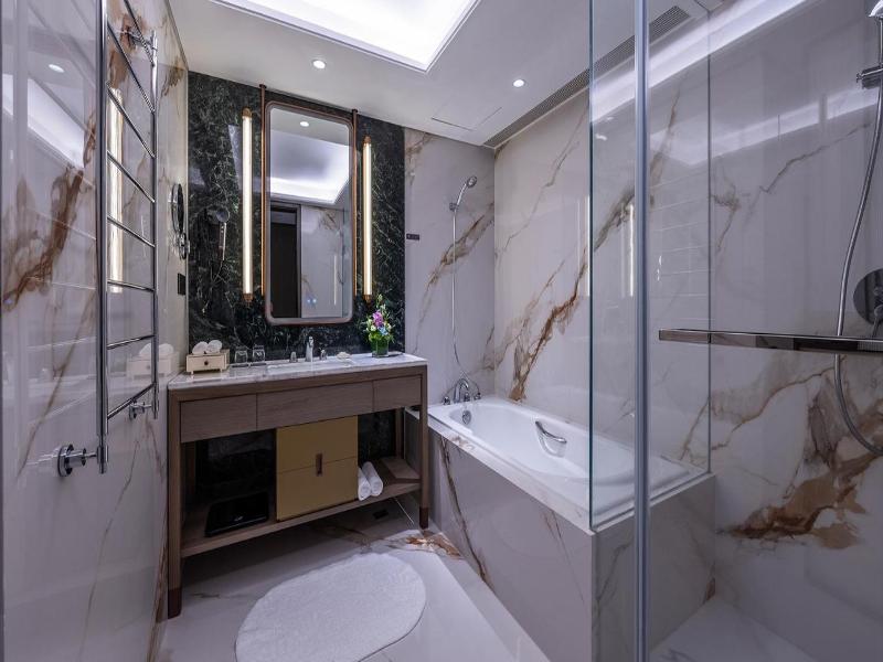 Wyndham Grand Plaza Royale Ningbo image