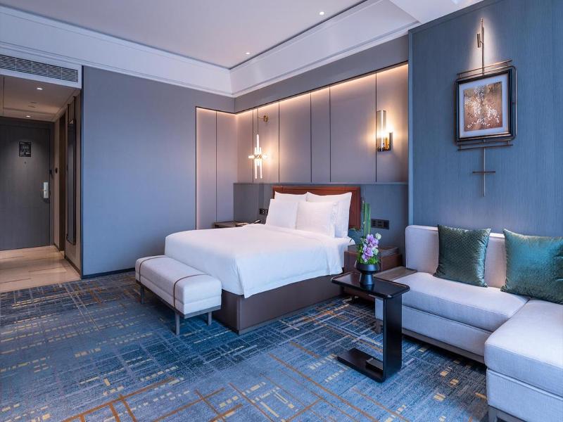 Wyndham Grand Plaza Royale Ningbo image