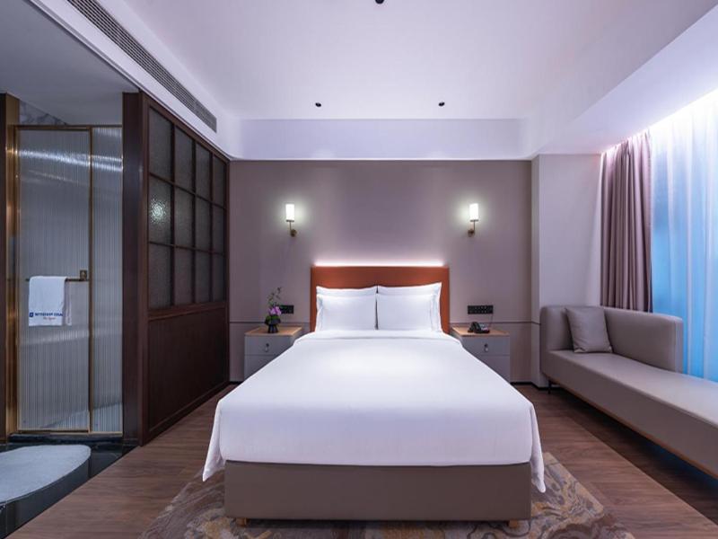 Wyndham Grand Plaza Royale Ningbo image