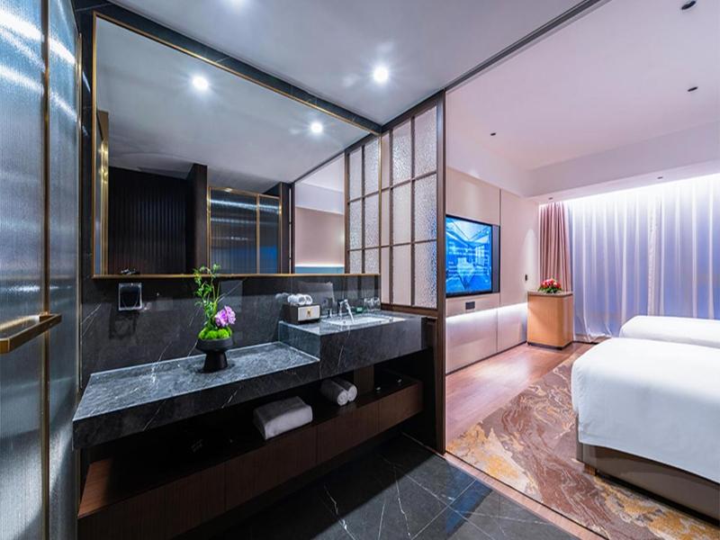 Wyndham Grand Plaza Royale Ningbo image