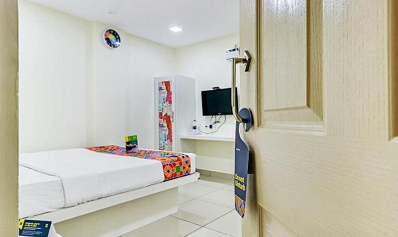 Fabhotel The Brown Tree image