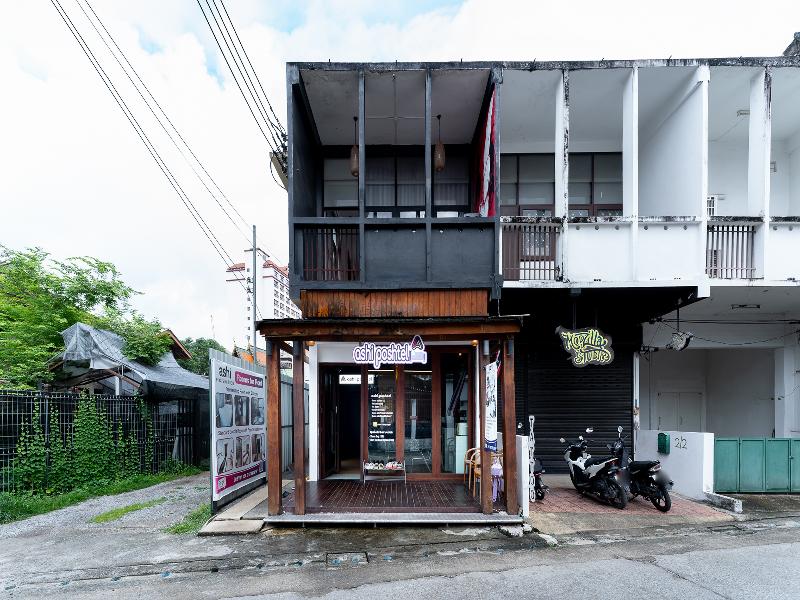 Ashi Poshtel By Zuzu image