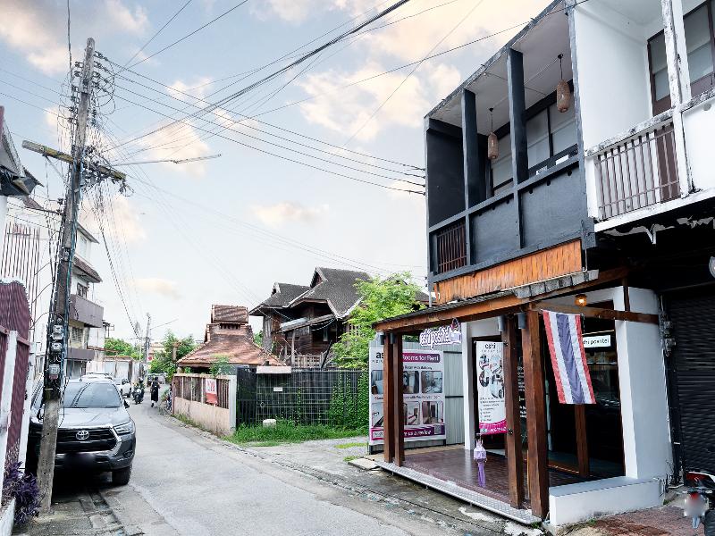 Ashi Poshtel By Zuzu image