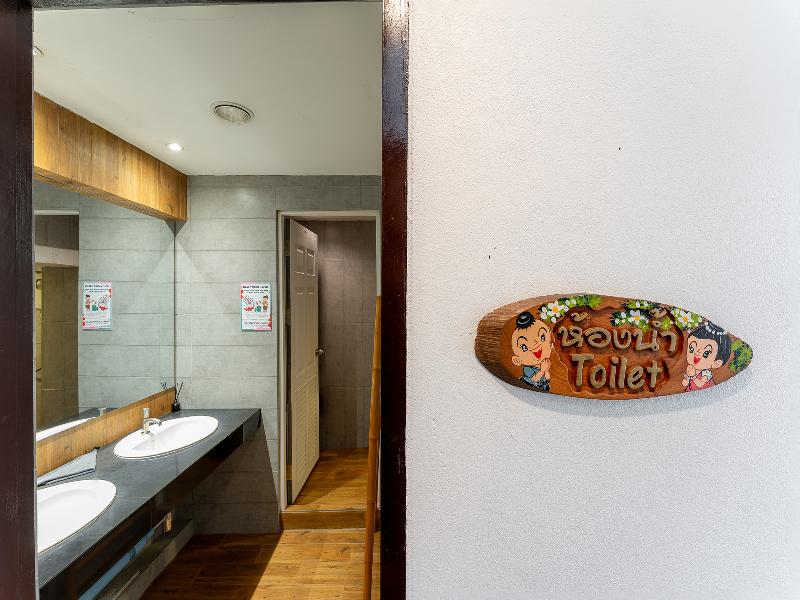 Ashi Poshtel By Zuzu image