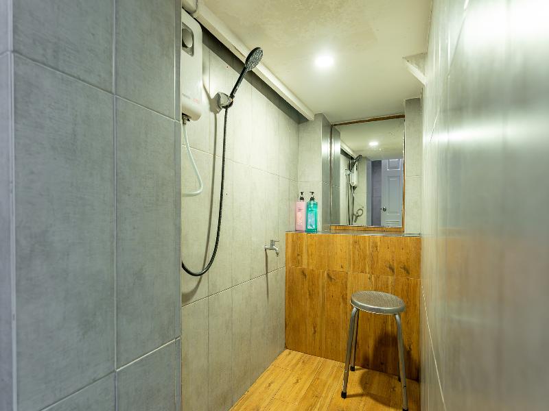 Ashi Poshtel By Zuzu image