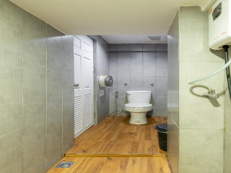 Ashi Poshtel By Zuzu image