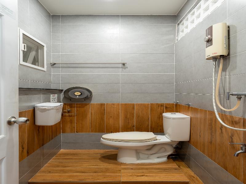 Ashi Poshtel By Zuzu image