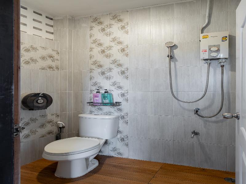 Ashi Poshtel By Zuzu image