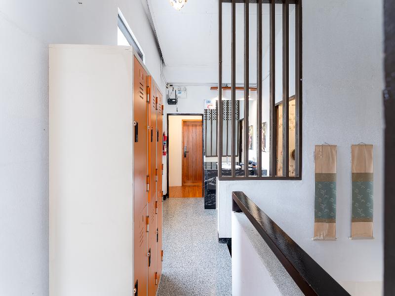 Ashi Poshtel By Zuzu image